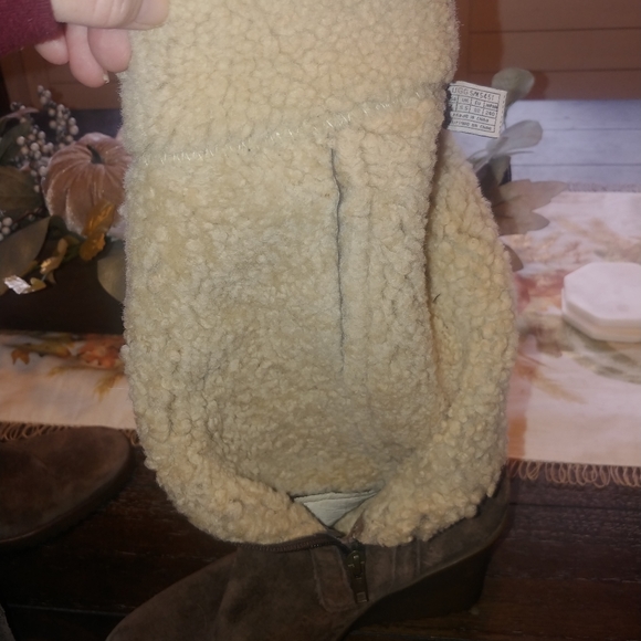 UGG brown and cream wedge boots - Picture 7 of 8